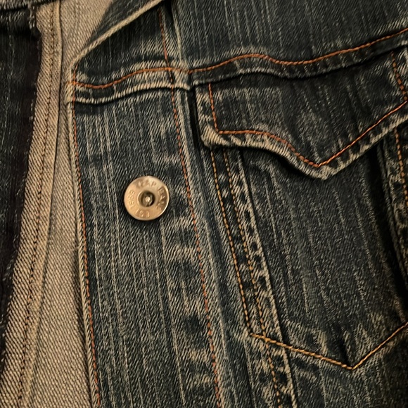 Gap size medium jean jacket. Denim, classic, coastal, preppy, classic. - Picture 2 of 8